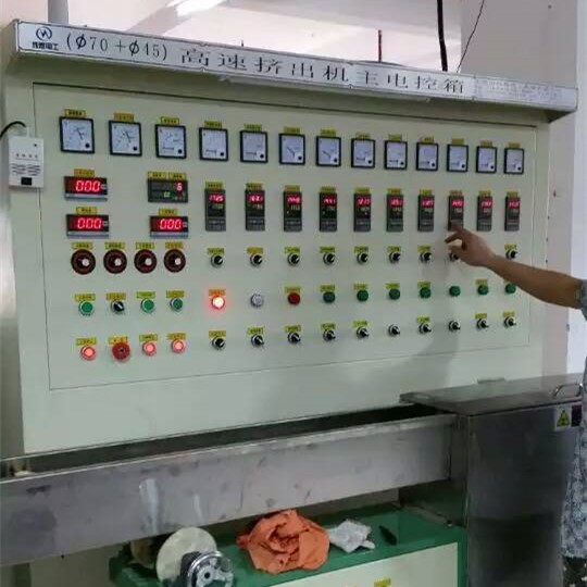 電線押出機